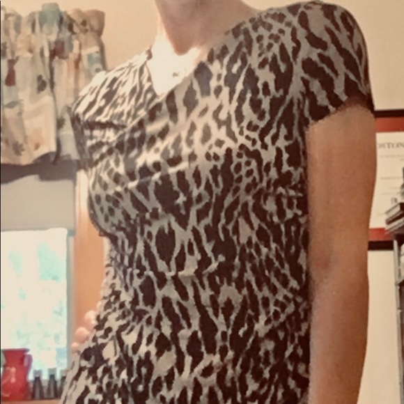 Stretchy Vince Camuto animal print dress *Discounted Shipping 📦* - Picture 3 of 6
